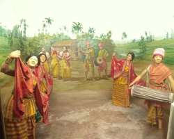The museum portrays various ancient objects which were once a part of the Assam state and also travelers can experience some of the amazing structures